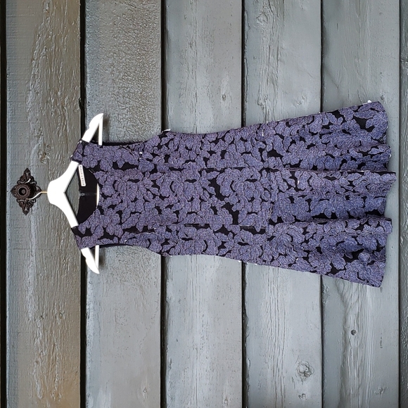 ALICE + OLIVIA Fonda Black & Blue Textured Floral-Lace Drop-Waist Dress sz 0 - Picture 6 of 12